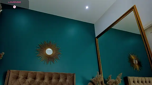 Snapshot of AprilWong chatting on 03.05.25 AprilWong online show from 03.05.25