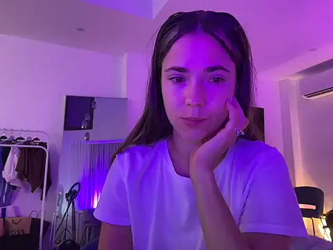 Snapshot of Mika_Miller chatting on 09.18.25 Mika Miller online show from 09.18.25