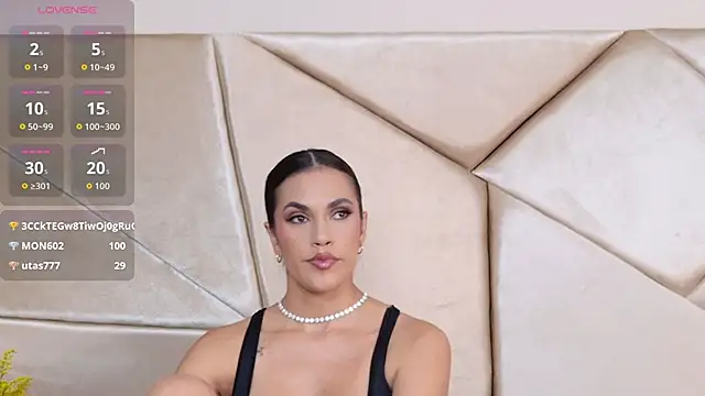 Snapshot of Camille_Torres chatting on 10.17.25 Camille Torres online show from 10.17.25