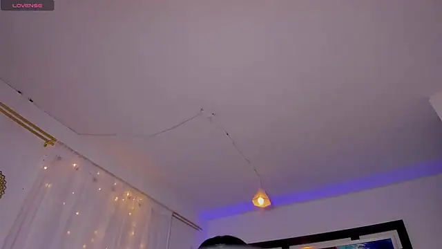 Snapshot of Scarlett_811 chatting on 11.24.25 Scarlett 811 online show from 11.24.25