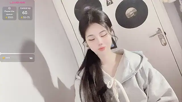 Qedgjwyz1 online show from 02.15.25