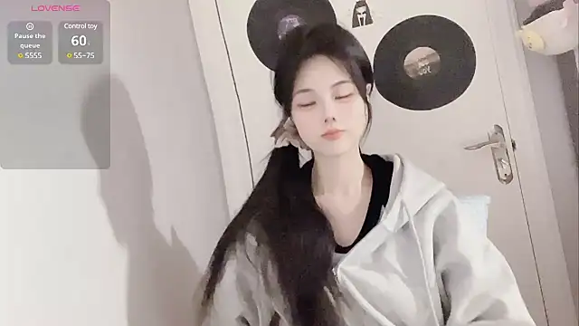 Qedgjwyz1 online show from 02.15.25