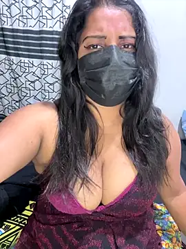 Snapshot of NOORA-GIRL chatting on 12.13.25 NOORA-GIRL online show from 12.13.25