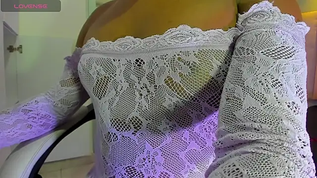 Snapshot of SofiaBrouw chatting on 10.07.25 SofiaBrouw online show from 10.07.25