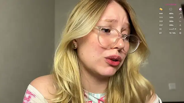 Snapshot of HoneyAudrey chatting on 01.29.25 HoneyAudrey online show from 01.29.25