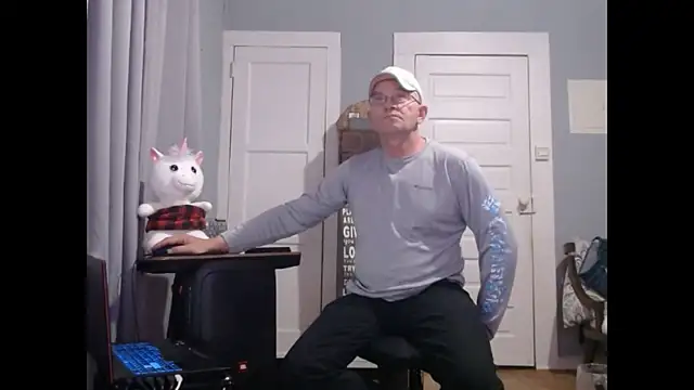 Snapshot of straightinyou chatting on 01.10.25 straightinyou online show from 01.10.25