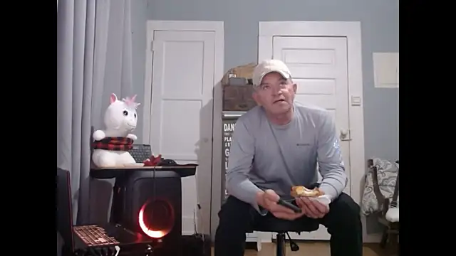 Snapshot of straightinyou chatting on 01.10.25 straightinyou online show from 01.10.25