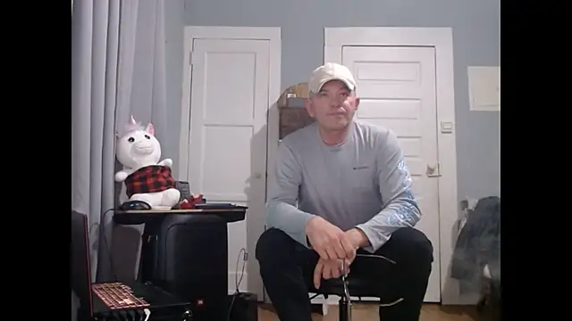 Snapshot of straightinyou chatting on 01.10.25 straightinyou online show from 01.10.25