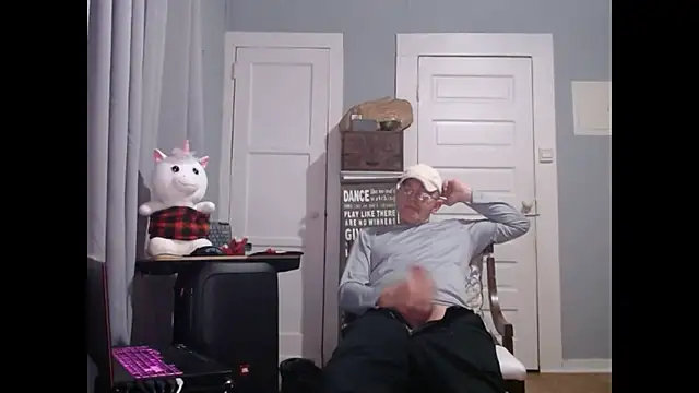 Snapshot of straightinyou chatting on 01.10.25 straightinyou online show from 01.10.25