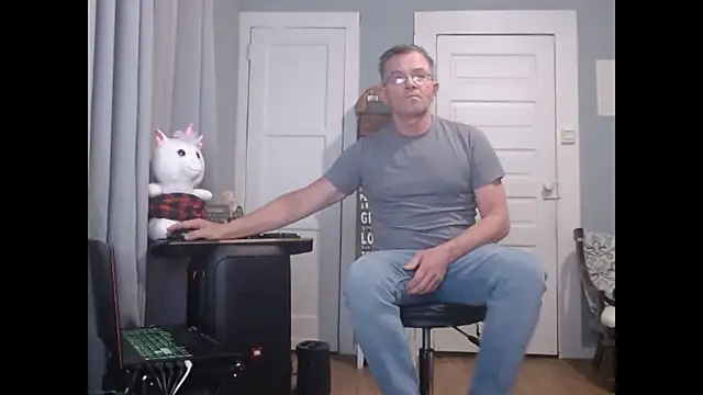 Snapshot of straightinyou chatting on 01.11.25 straightinyou online show from 01.11.25