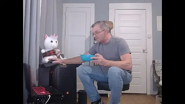 Snapshot of straightinyou chatting on 01.11.25 straightinyou online show from 01.11.25