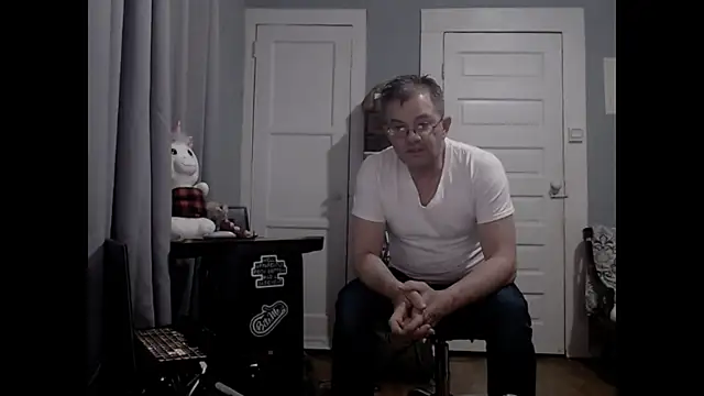 Snapshot of straightinyou chatting on 01.13.25 straightinyou online show from 01.13.25