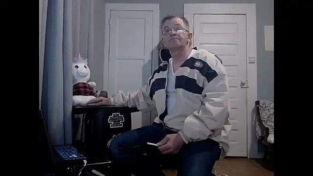 Snapshot of straightinyou chatting on 01.13.25 straightinyou online show from 01.13.25