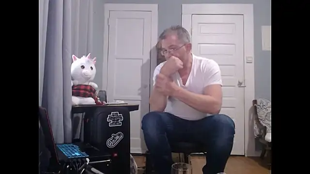 Snapshot of straightinyou chatting on 01.13.25 straightinyou online show from 01.13.25