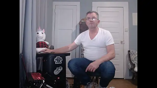 Snapshot of straightinyou chatting on 01.13.25 straightinyou online show from 01.13.25