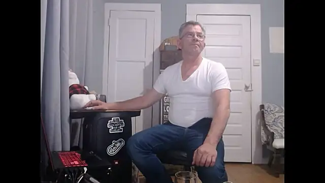 Snapshot of straightinyou chatting on 01.14.25 straightinyou online show from 01.14.25