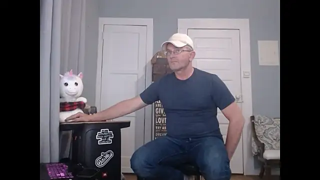 Snapshot of straightinyou chatting on 01.14.25 straightinyou online show from 01.14.25