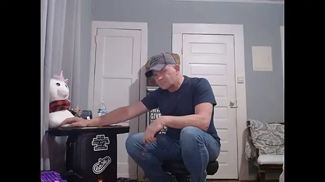 Snapshot of straightinyou chatting on 01.15.25 straightinyou online show from 01.15.25