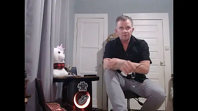 Snapshot of straightinyou chatting on 01.15.25 straightinyou online show from 01.15.25