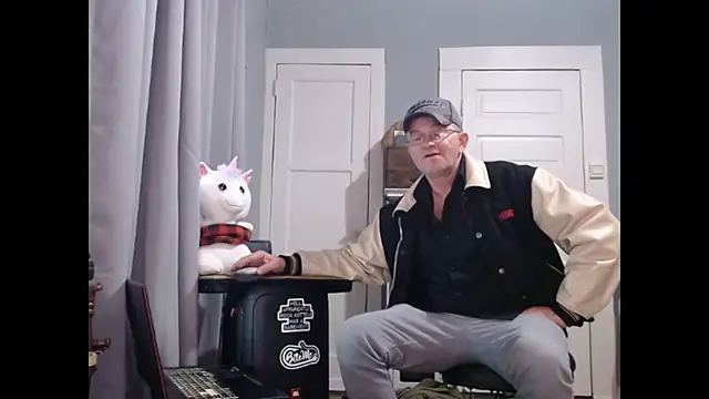 Snapshot of straightinyou chatting on 01.16.25 straightinyou online show from 01.16.25