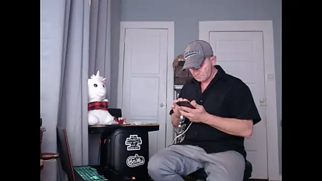 Snapshot of straightinyou chatting on 01.16.25 straightinyou online show from 01.16.25