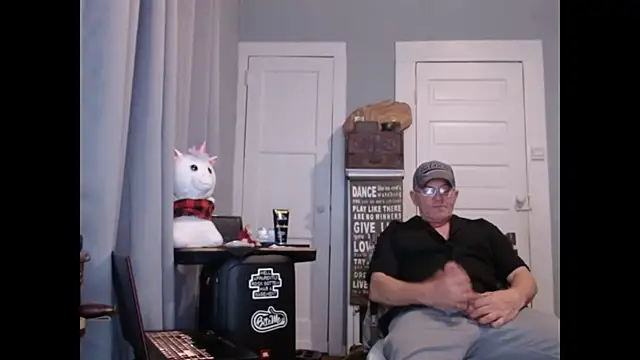 Snapshot of straightinyou chatting on 01.16.25 straightinyou online show from 01.16.25