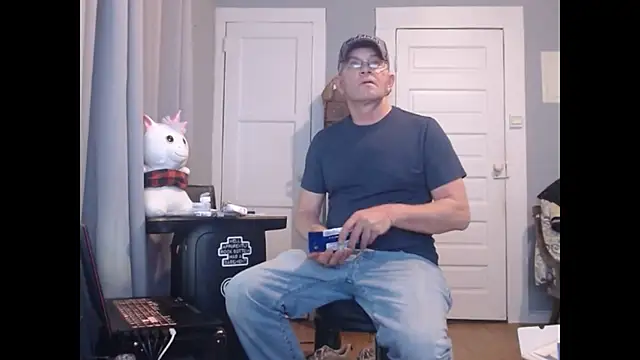 Snapshot of straightinyou chatting on 01.18.25 straightinyou online show from 01.18.25