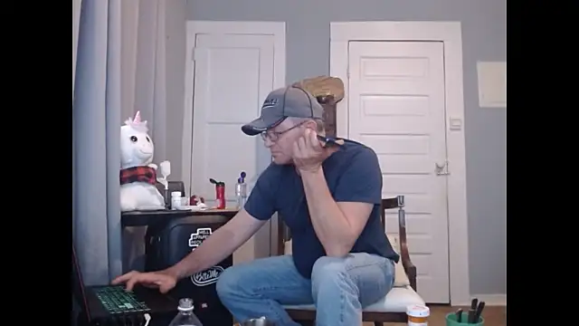 Snapshot of straightinyou chatting on 01.18.25 straightinyou online show from 01.18.25