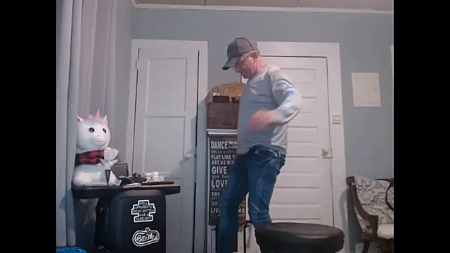 Snapshot of straightinyou chatting on 01.19.25 straightinyou online show from 01.19.25