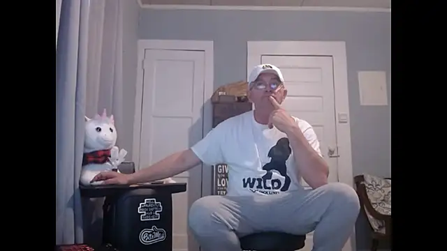 Snapshot of straightinyou chatting on 01.19.25 straightinyou online show from 01.19.25