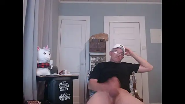 Snapshot of straightinyou chatting on 01.19.25 straightinyou online show from 01.19.25