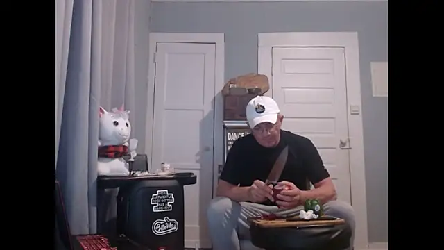 Snapshot of straightinyou chatting on 01.20.25 straightinyou online show from 01.20.25