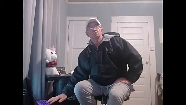 Snapshot of straightinyou chatting on 01.20.25 straightinyou online show from 01.20.25