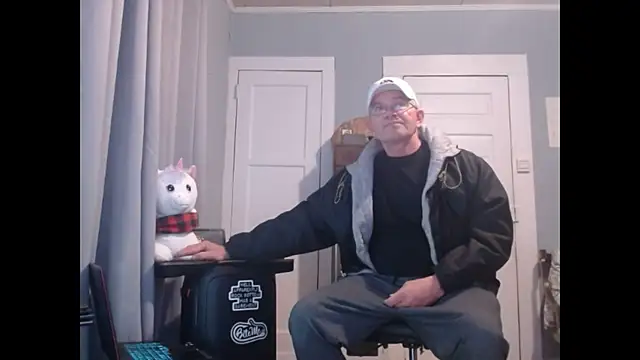 Snapshot of straightinyou chatting on 01.20.25 straightinyou online show from 01.20.25