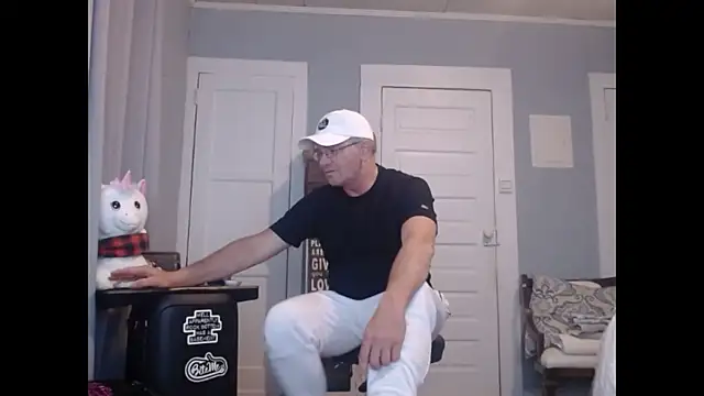 Snapshot of straightinyou chatting on 01.20.25 straightinyou online show from 01.20.25