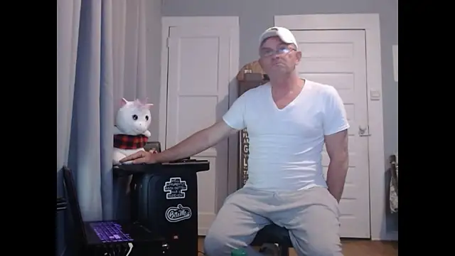 Snapshot of straightinyou chatting on 01.21.25 straightinyou online show from 01.21.25