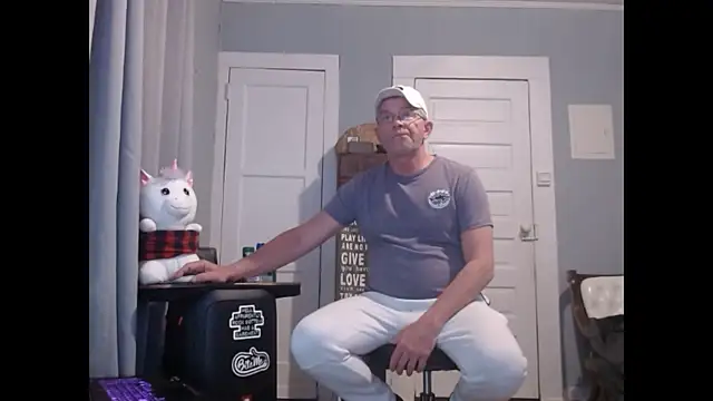 Snapshot of straightinyou chatting on 01.24.25 straightinyou online show from 01.24.25