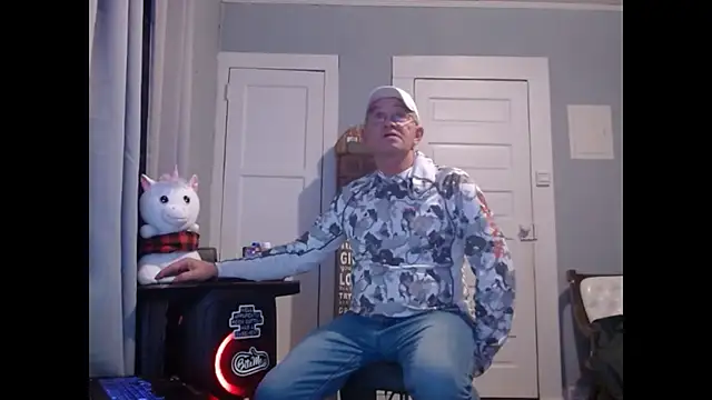 Snapshot of straightinyou chatting on 01.24.25 straightinyou online show from 01.24.25