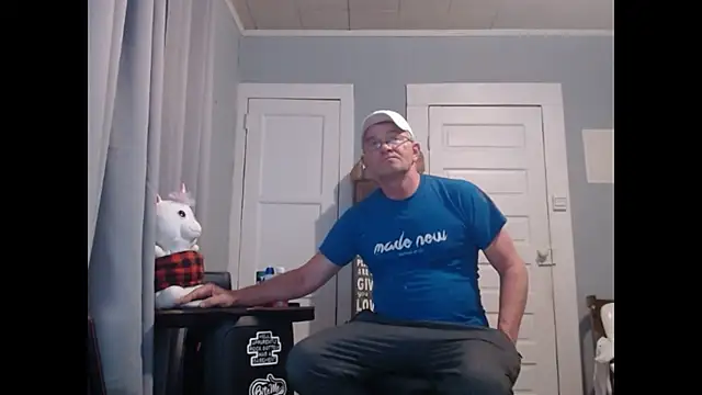 Snapshot of straightinyou chatting on 01.25.25 straightinyou online show from 01.25.25