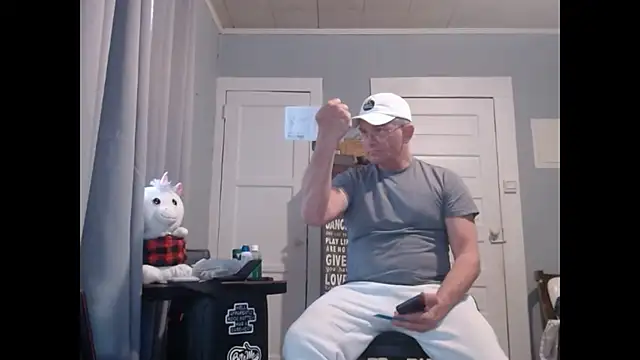 Snapshot of straightinyou chatting on 01.25.25 straightinyou online show from 01.25.25