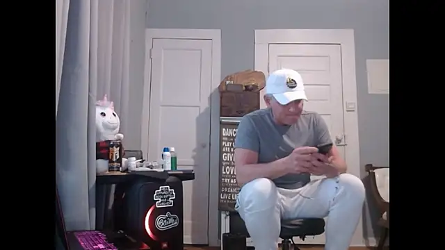 Snapshot of straightinyou chatting on 01.25.25 straightinyou online show from 01.25.25