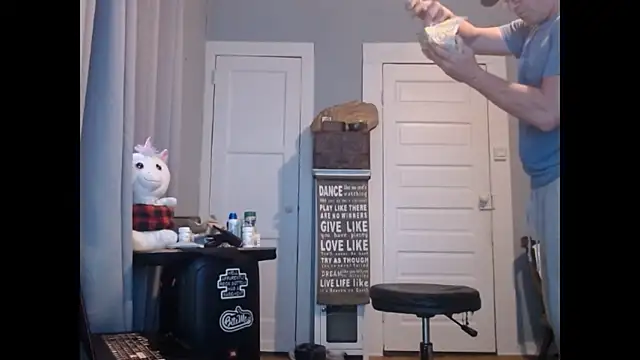 Snapshot of straightinyou chatting on 01.25.25 straightinyou online show from 01.25.25