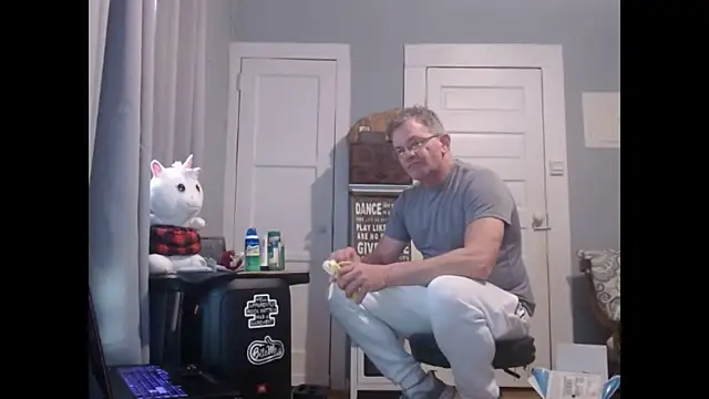 Snapshot of straightinyou chatting on 01.26.25 straightinyou online show from 01.26.25