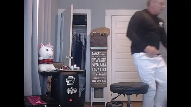 Snapshot of straightinyou chatting on 01.27.25 straightinyou online show from 01.27.25