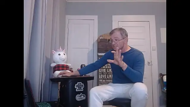 Snapshot of straightinyou chatting on 01.30.25 straightinyou online show from 01.30.25