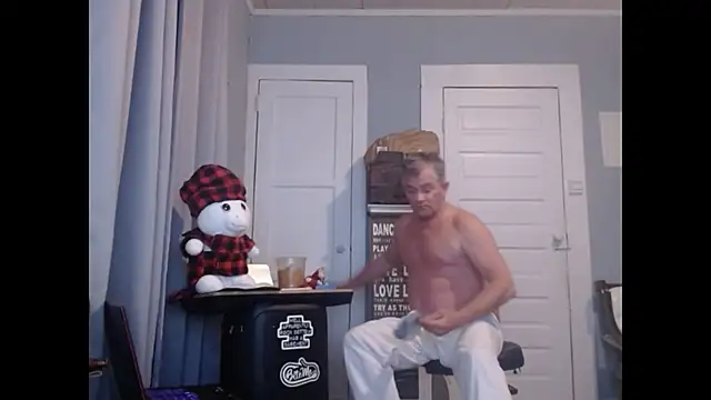 Snapshot of straightinyou chatting on 02.02.25 straightinyou online show from 02.02.25