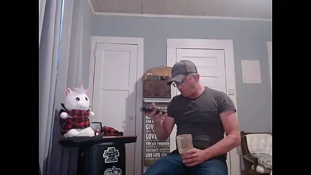 Snapshot of straightinyou chatting on 02.02.25 straightinyou online show from 02.02.25