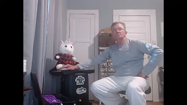 Snapshot of straightinyou chatting on 02.03.25 straightinyou online show from 02.03.25