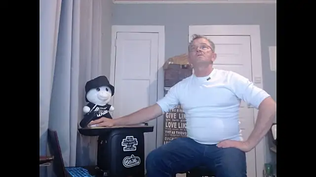 Snapshot of straightinyou chatting on 02.09.25 straightinyou online show from 02.09.25