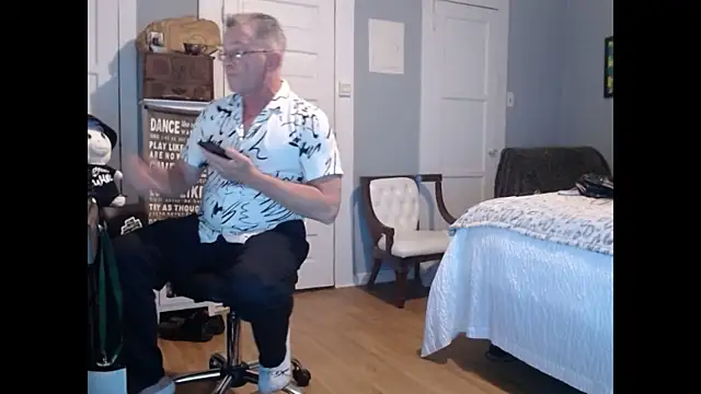 Snapshot of straightinyou chatting on 02.15.25 straightinyou online show from 02.15.25